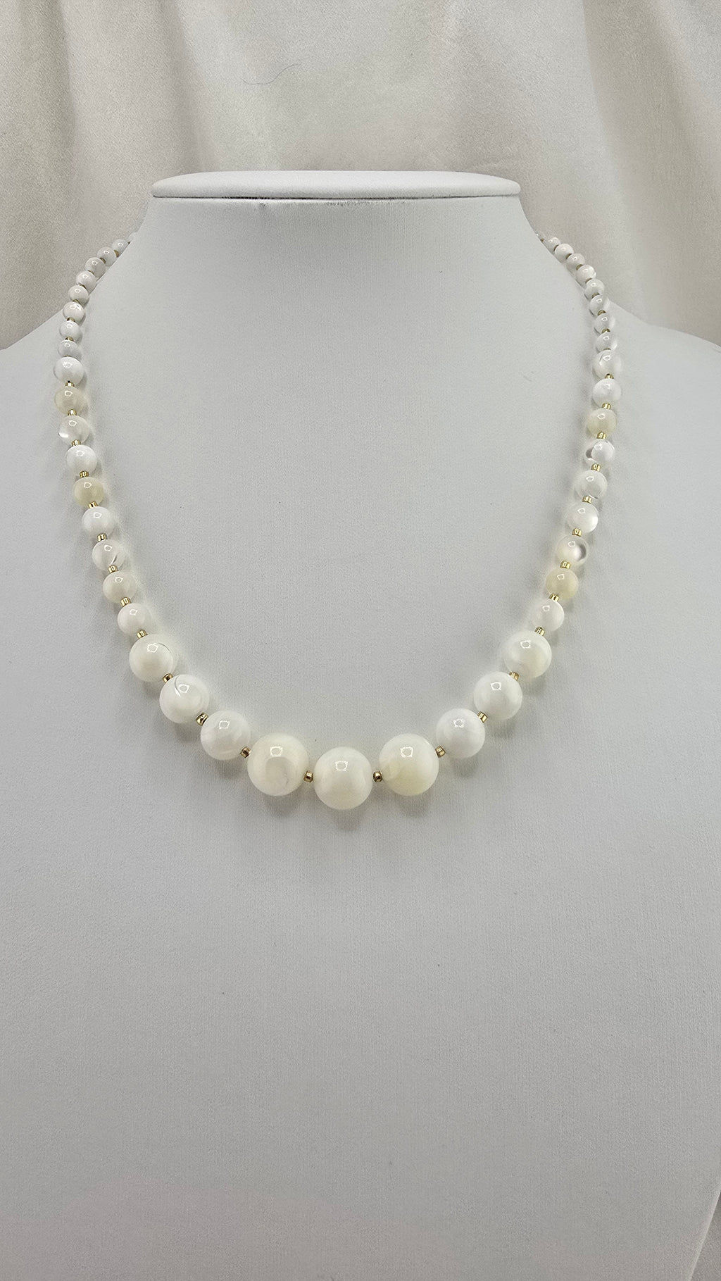 Collier en Nacre blanche