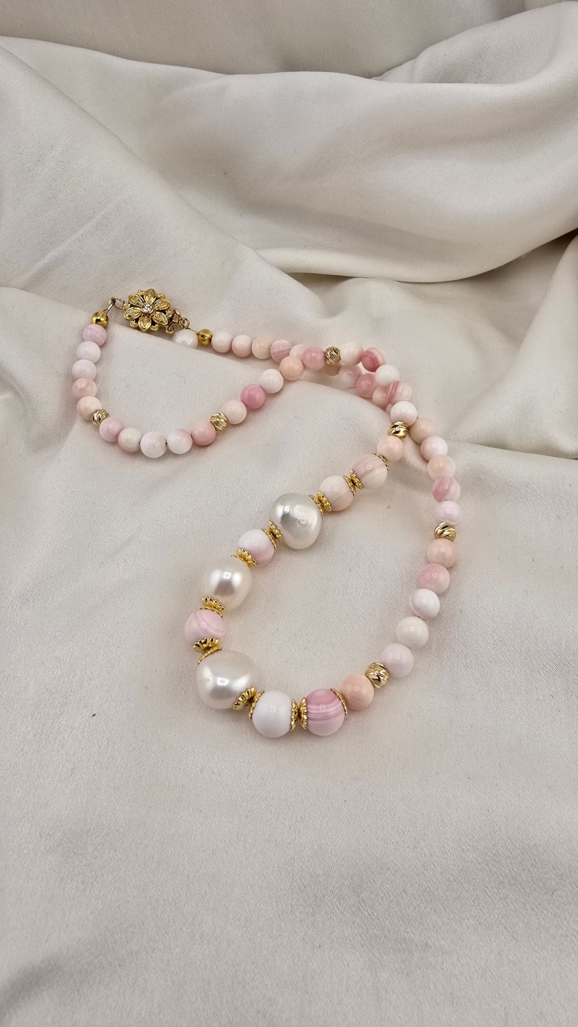 Collier de perles de culture et perles de Lambi