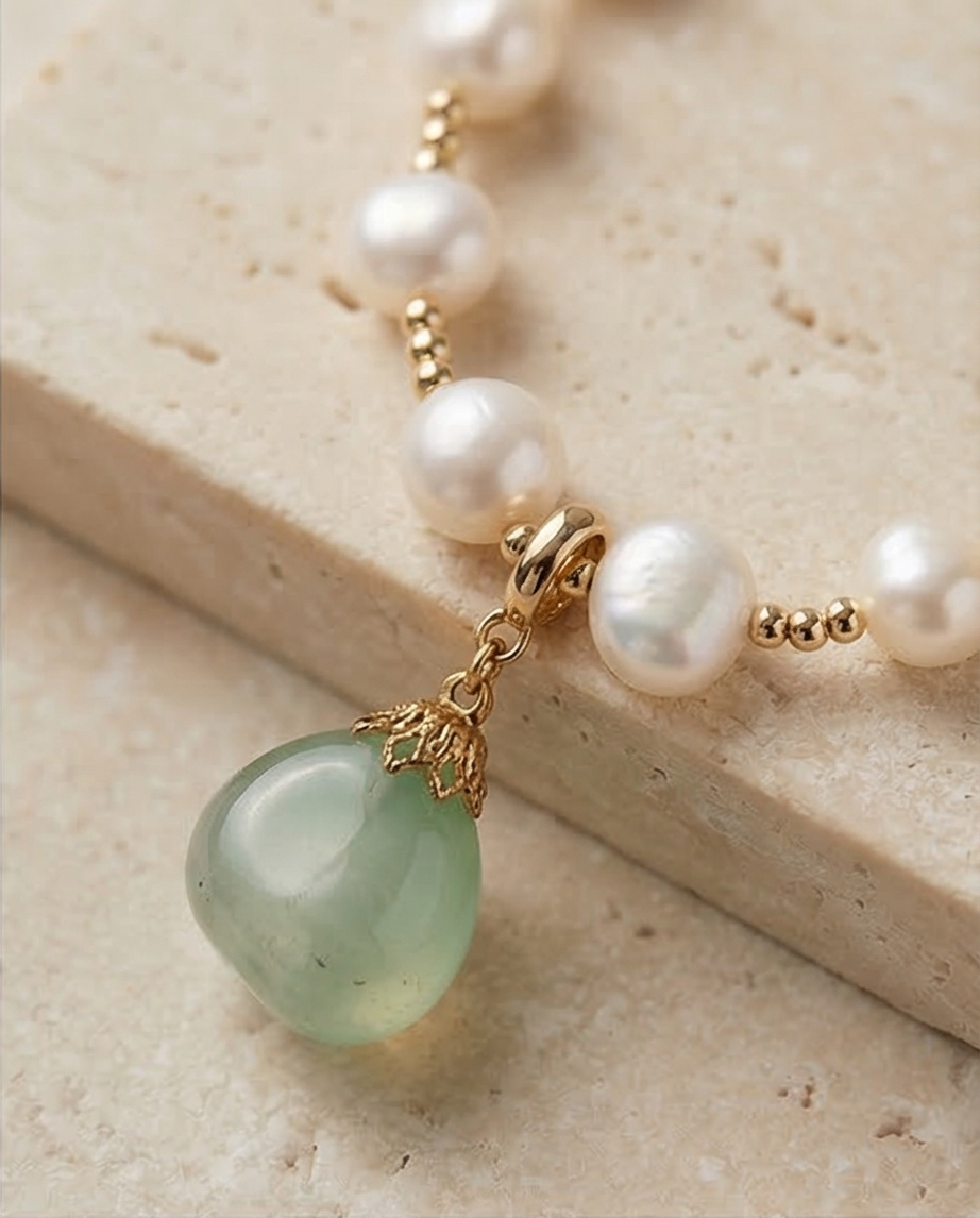 Collier et son pendentif en Agate verte
