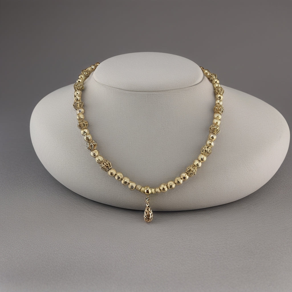 Collier en plaqué or et son pendentif