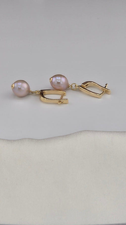 Boucles d oreilles en perles de culture mauve