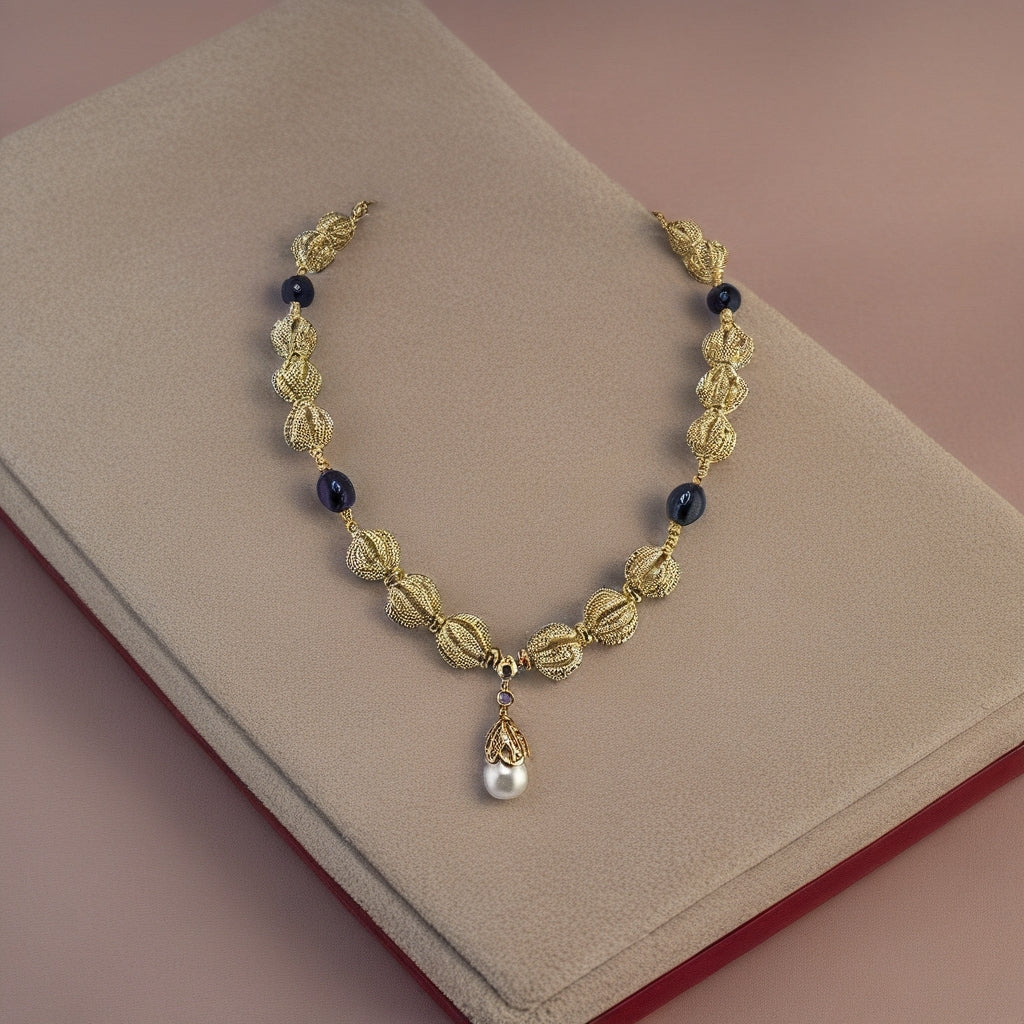 Collier avec pendentif en vermeil et perle de culture blanche luisante