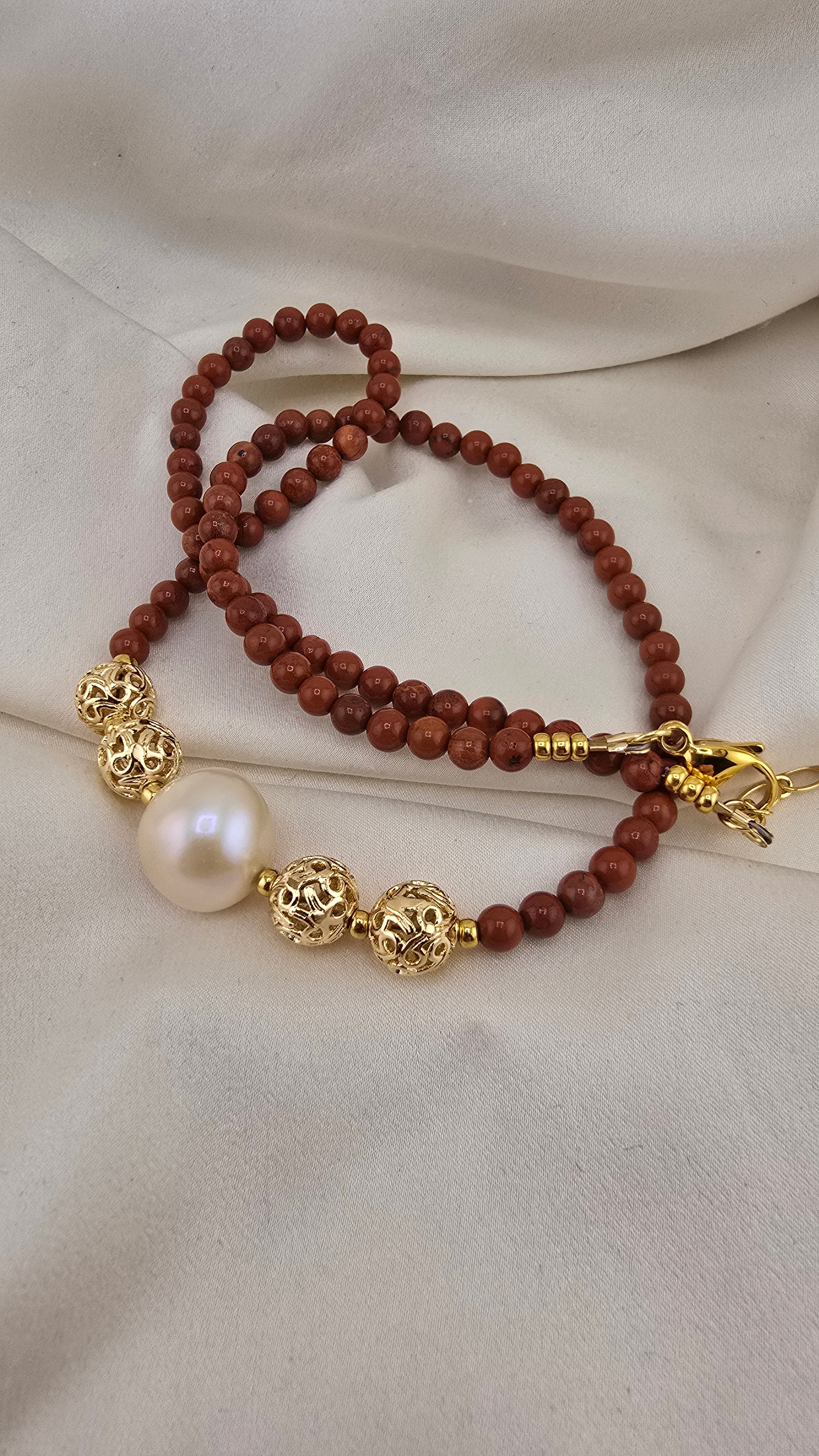 Collier en Jaspe rouge et pendentif perle de culture baroque