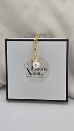 Perle de culture blanche et oiseau en nacre