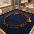 Collier en grès rouge scintillant