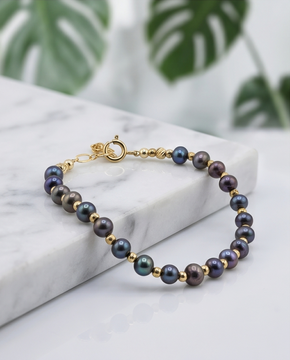 Navy blue and vermeil cultured pearl bracelet
