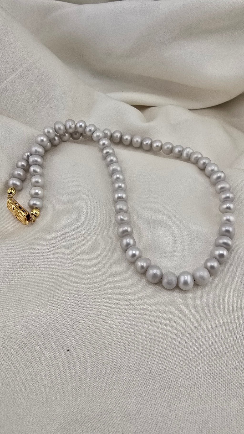 Eternal cultured pearl necklace in its case