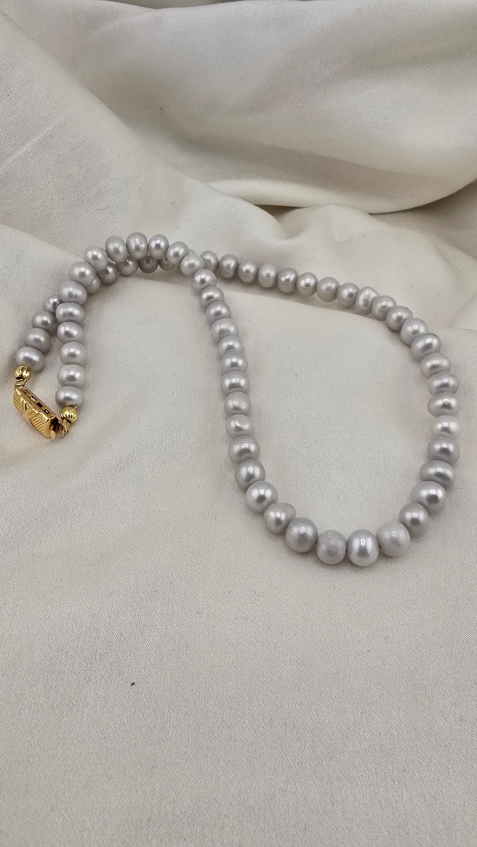 Eternal cultured pearl necklace in its case